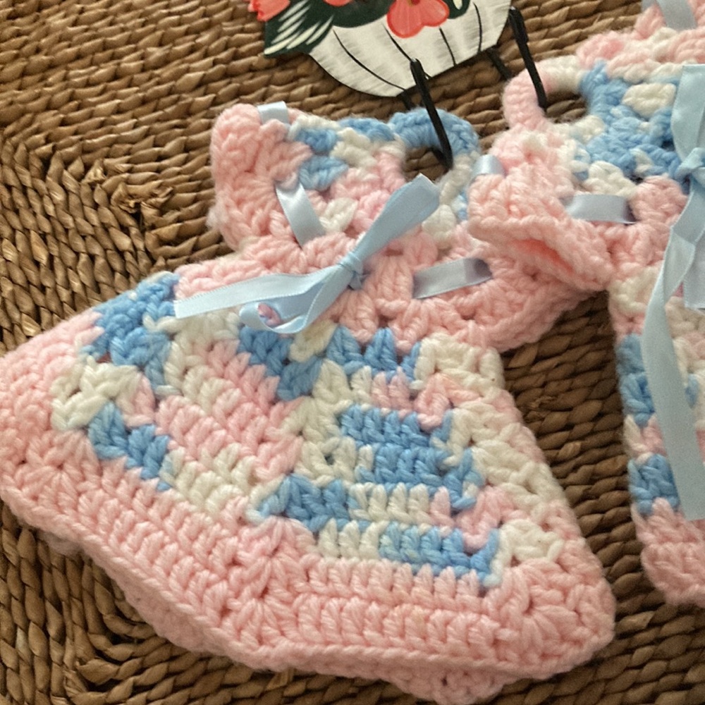 Two knitted  potholders - Picture 2 of 3